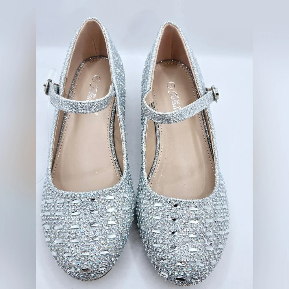 Amenity 46K Silver Fabulous Shoes Jeweled Sparkley Short Heel Ankle strap 3 NWOT